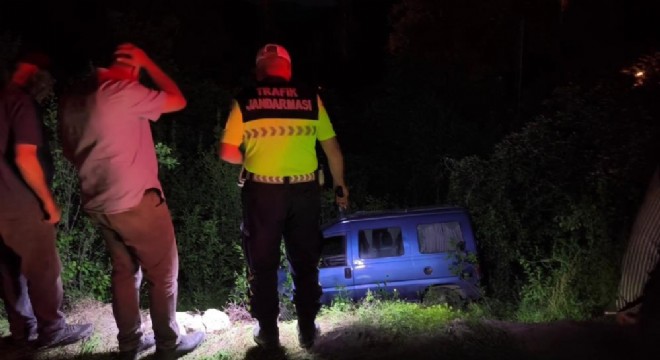 Freni patlayan araç bahçeye düştü, sürücü yaralandı