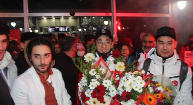 Furkan Akar'a coşkulu karşılama