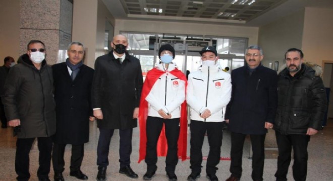 Furkan Akar alkışlarla Çin'e uğurlandı