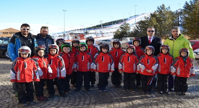 GHSİM'den yetenekli çocuklara kayak eğitimi