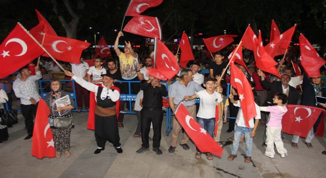 Gakkoşlar Demokrasi nöbetinde