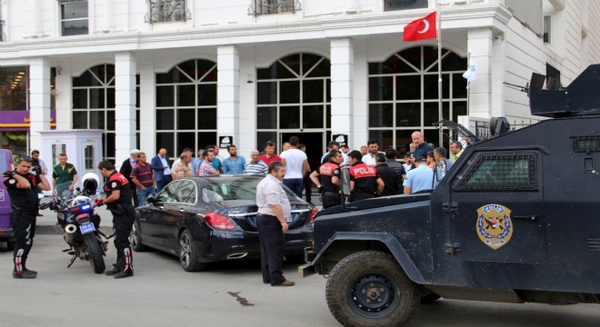 Gez'de silahlı kavga: 1'i polis 4 yaralı