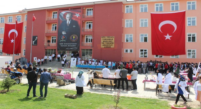 Gençler festivalde buluştu