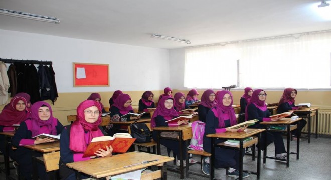 Gençlerden Demokrasi şehitlerine vefa