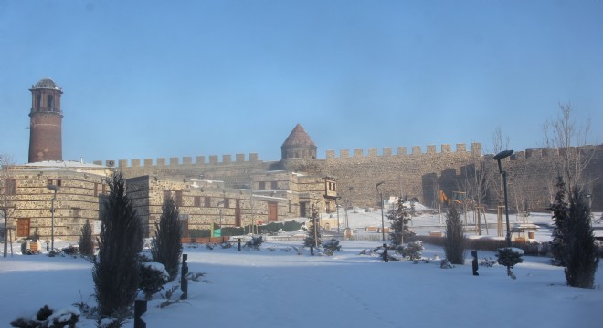 Göle eksi 29, Karayazı eksi 27'yi gördü