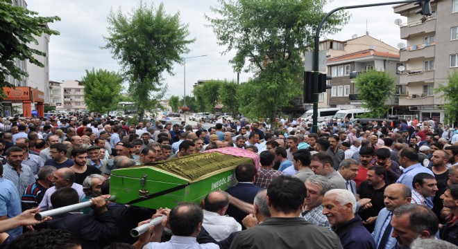 Gözyaşlarıyla uğurlandılar