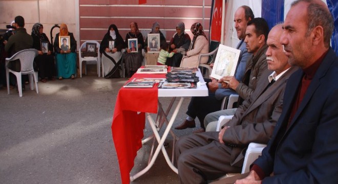 HDP önündeki ailelerin evlat nöbeti 71'inci günde