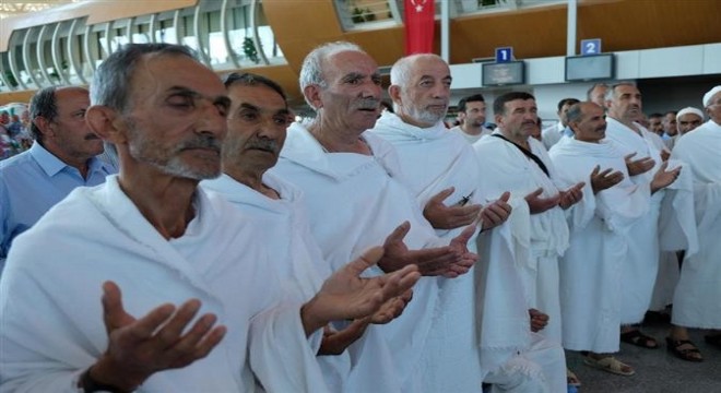 Hacı adayları dualarla uğurlandı