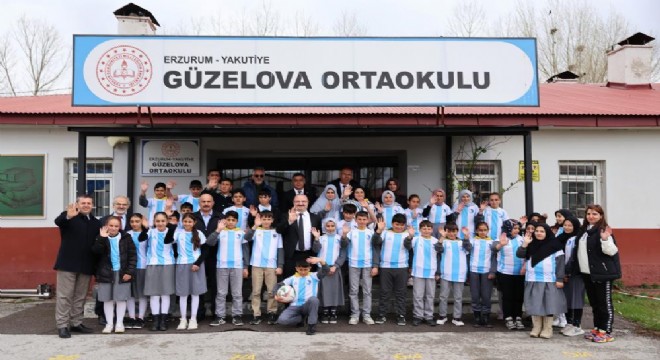 Hacımüftüoğlu Çocuklarla bayram sevincini paylaştı