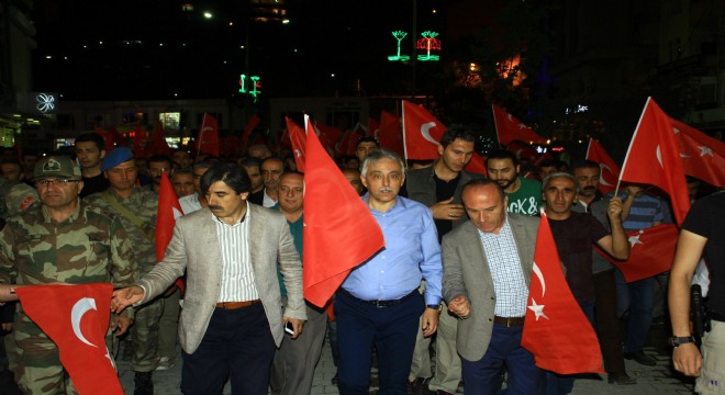 Hakkari'de 15 Temmuz yürüyüşü