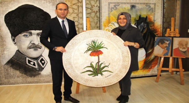 Halıdan tuvale uzanan sergi yolculuğu