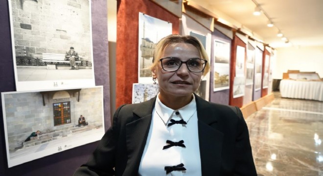 Hediye fotoğraf makinesiyle engelleri aştı