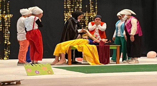 Hınıs'ta masallar sahneye taşındı