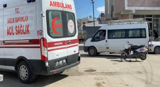 Horasan'da kamyonet kuryeye çarptı: 1 yaralı