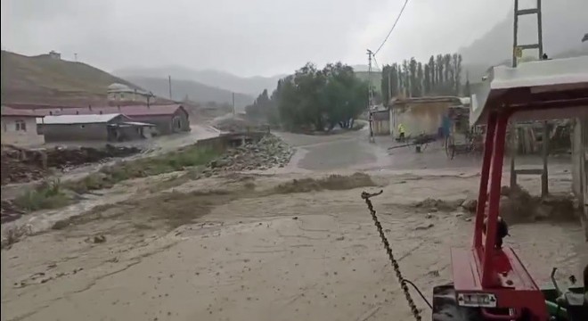 Horasan'ı sel vurdu