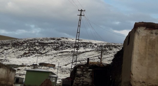 Horasan'ın yüksek kesimleri beyaza büründü