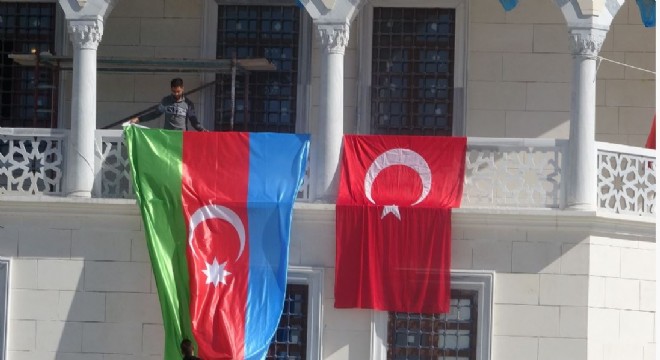 İHH'dan Azerbaycan'a destek konvoyu