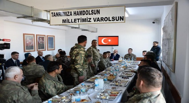 İçişleri Bakanı Soylu sınır karakolundaydı