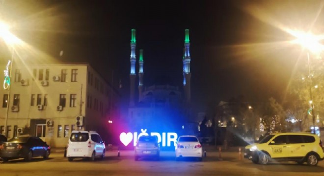 Iğdır'da depremde hayatını kaybedenler için sela verildi
