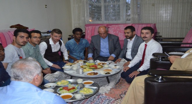 Ilıcalı, Somalili ve Suriyeli öğrencilerle buluştu