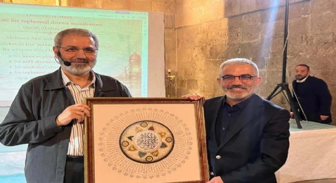 Işık, 'Akif, Kur'an ve İstiklâl'i anlattı