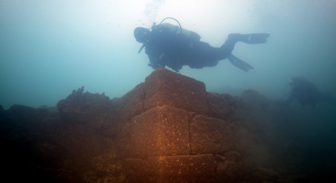 ATAUNİ ekibi Van Gölü'nün sırlarını araştırıyor