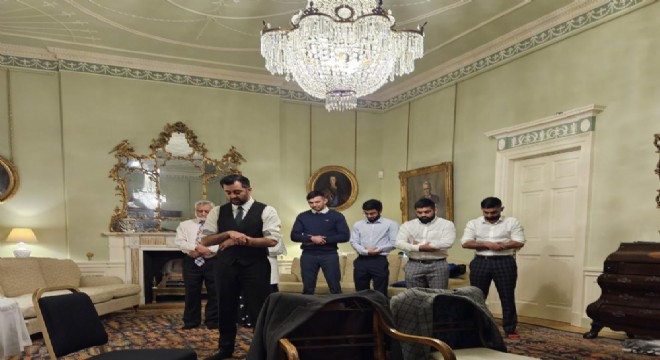 İskoçya'nın yeni başbakanı Yousaf namaz kıldırdı
