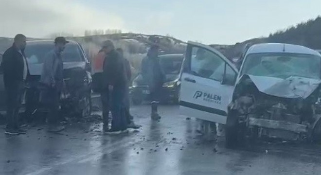 İspir Toprakkale'de trafik kazası: 4 yaralı