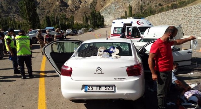 İspir'de feci kaza: 7 yaralı