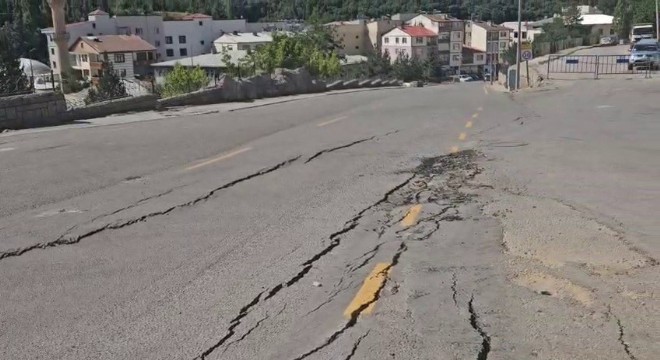 İspir'de heyelan: 70 ev boşaltıldı