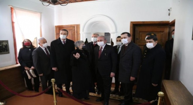 'İstiklal Marşı değişmez hüküm'
