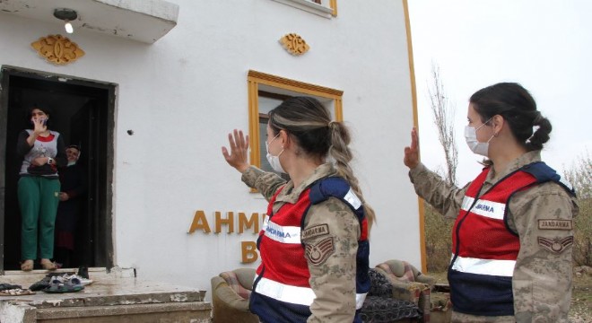 Jandarma'dan işaret diliyle anlamlı mesaj