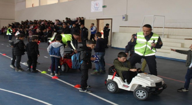 Jandarma'dan öğrencilere trafik güvenliği eğitimi