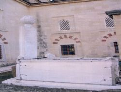 M. Kazım Efendi'ye vefa çağrısı