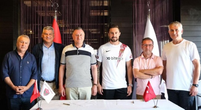 Kaan Kanak imzayı Erzurum'da attı
