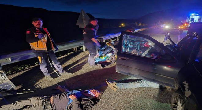 Kaçak göçmenleri taşıyan otomobil kaza yaptı: 7 yaralı