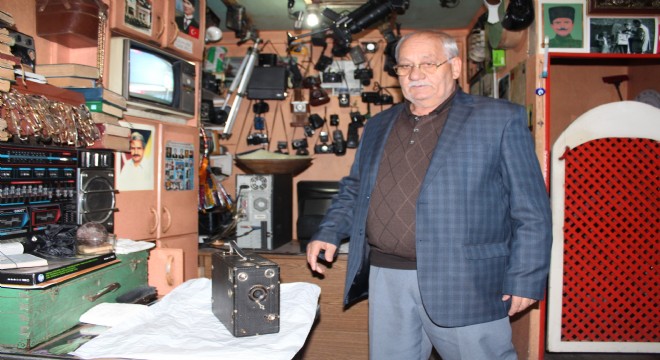 Kalender koleksiyonunu basına açtı