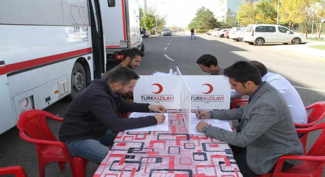Kan bağışında yarıştılar