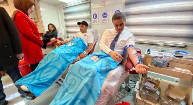 Kan bağışında yarıştılar