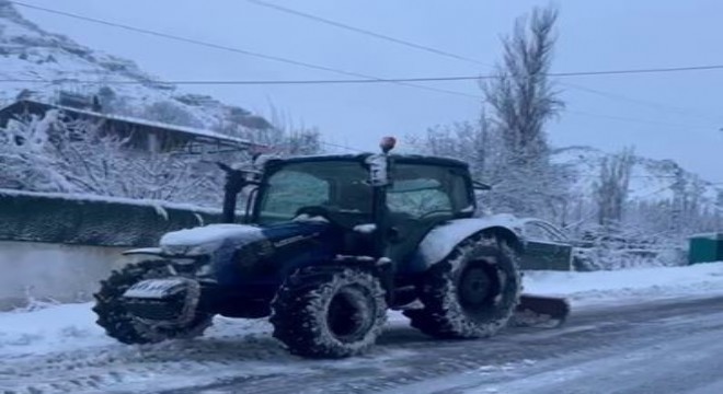 Gölbaşılılar kapalı yollarını kendi imkanları ile açtılar