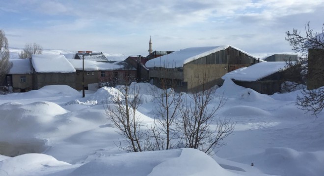 Kar 2 metreyi aştı