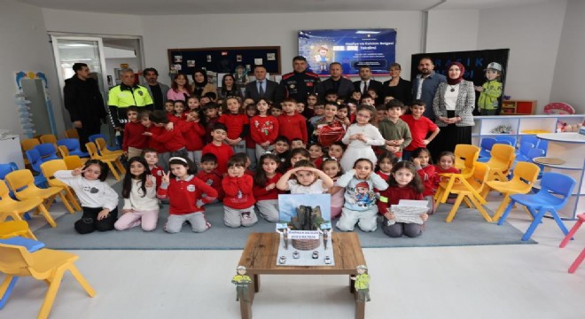 Karaburun küçük öğrencilerle trafik duyarlılığını paylaştı