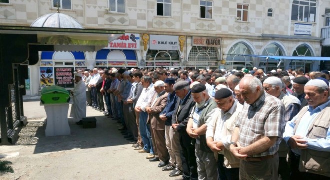 Karaca dualarla uğurlandı