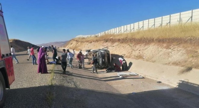 Karayazı'da feci kaza: 1 ölü, 8 yaralı
