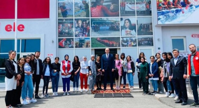 Karayazılı gençlerden ‘Şehrimi Tanıyorum' etkinliği