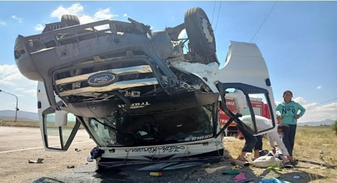Karaz yolunda kaza: 1'i ağır 4 yaralı
