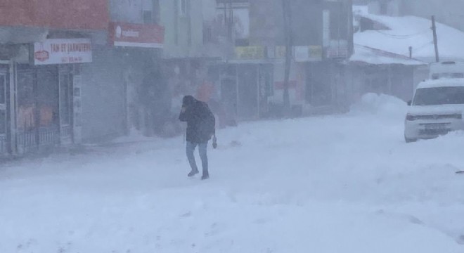 Karlıova'da esnaf kepenk kapattı
