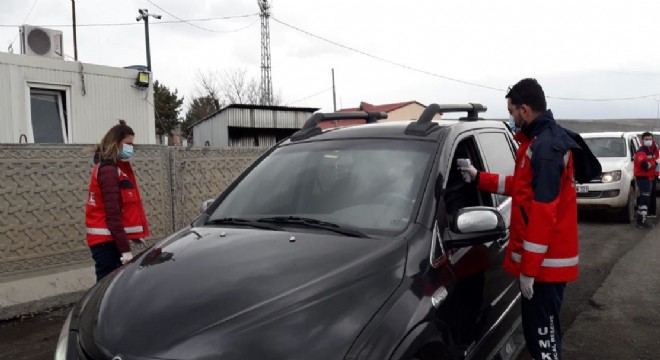 Kars'a giriş ve çıkışlarda ateş ölçümü yapılıyor