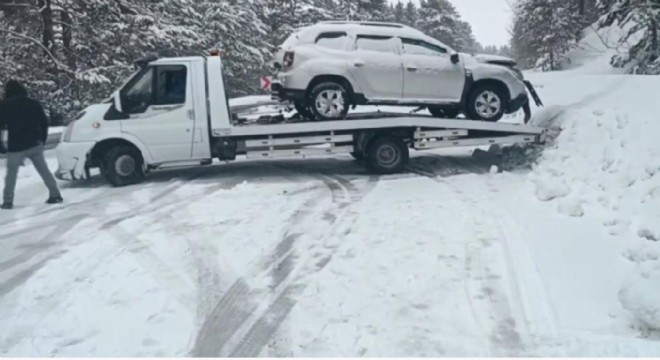 Kars'ta kar yağışı kazaya neden oldu