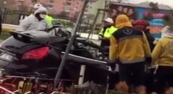 Kayakyolu'nda feci kaza: 2 ölü